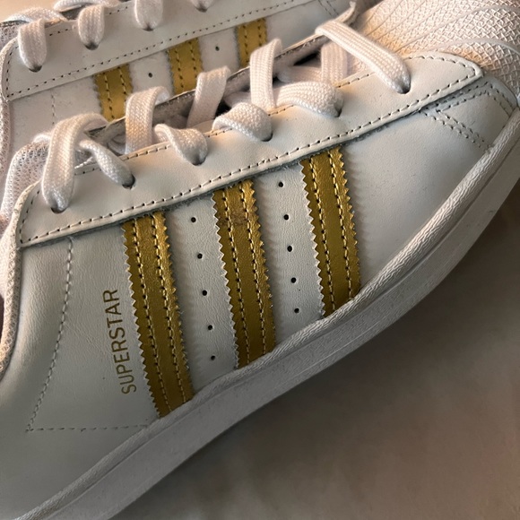 BNWB ADIDAS GOLD AND WHITE SUPERSTAR SNEAKERS - Picture 4 of 5